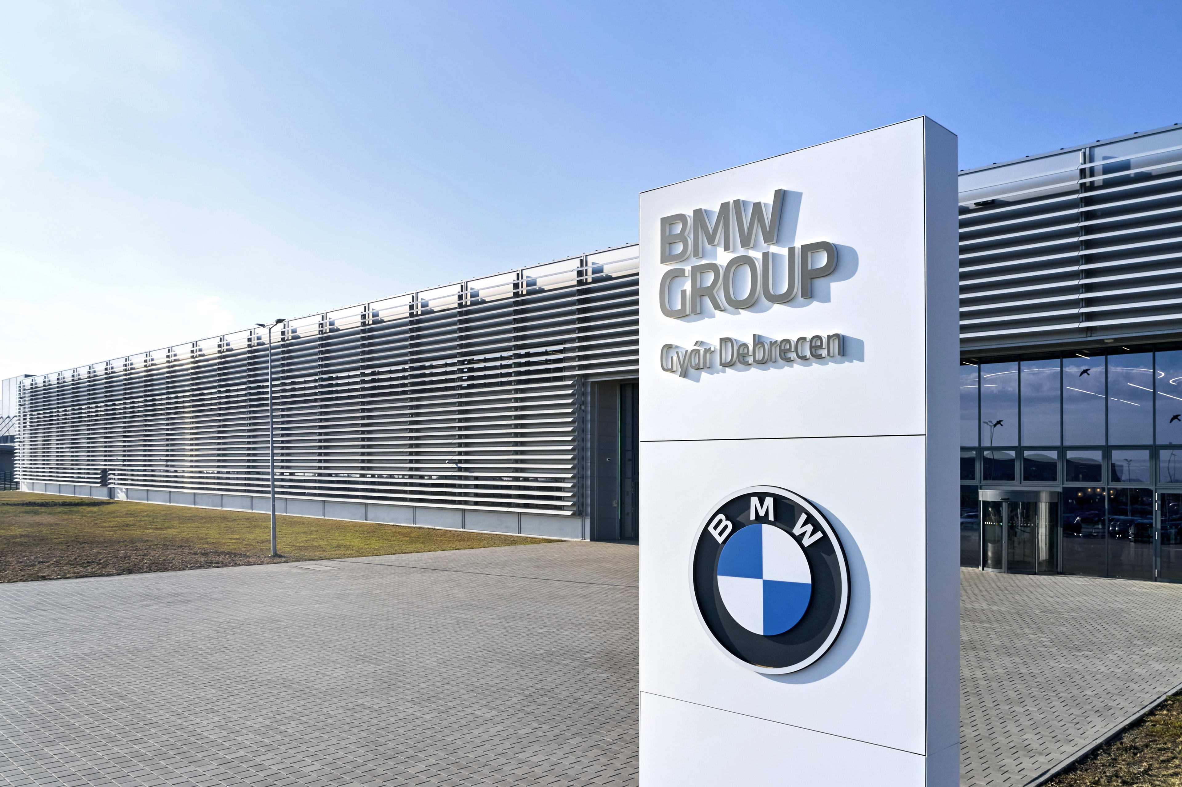 BMW Opens AI-Powered, Fossil-Free Factory in Debrecen to Build Next-Gen Electric Cars BMW Opens AI-Powered, Fossil-Free Factory in Debrecen to Build Next-Gen Electric Cars
