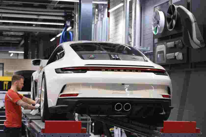 US Hits EU Cars with 15% Tariff: What It Means for Automakers and Consumers US Hits EU Cars with 15% Tariff: What It Means for Automakers and Consumers